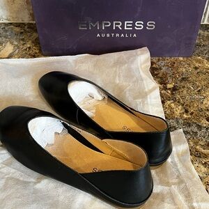 EMPRESS Comfi flat 39 US size 8 NIB $170.00